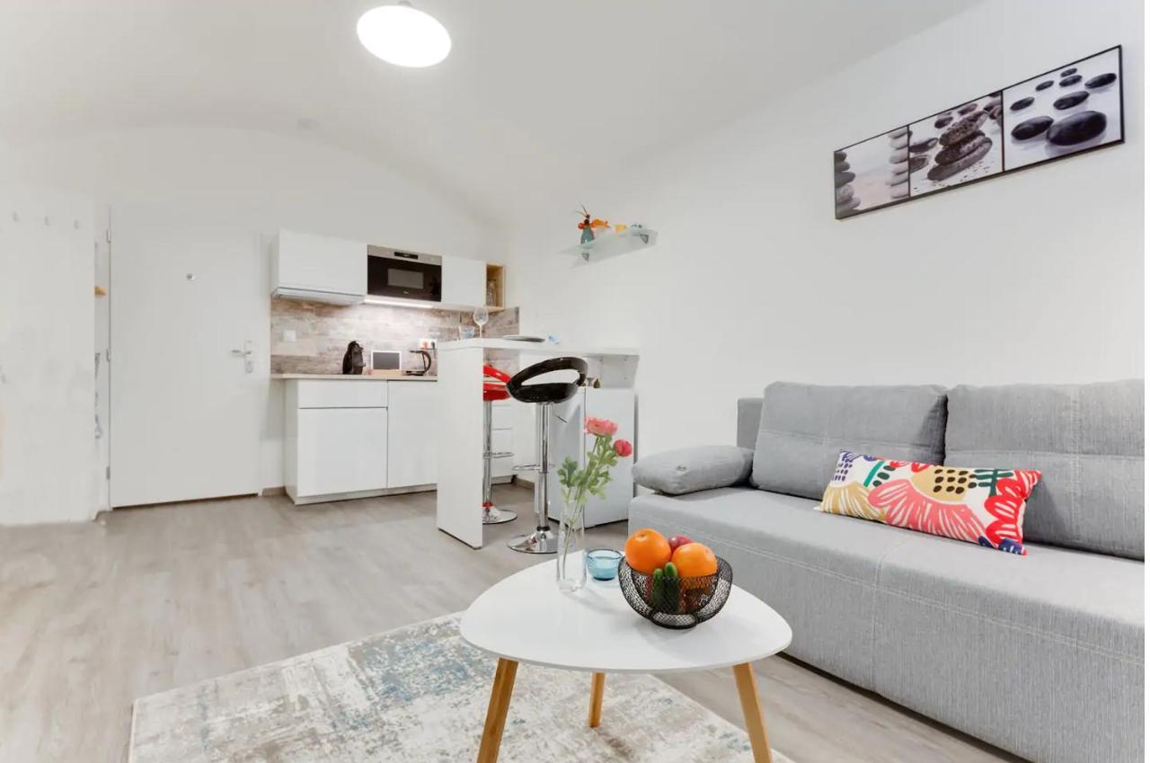 Private Studio By Hosts Daire