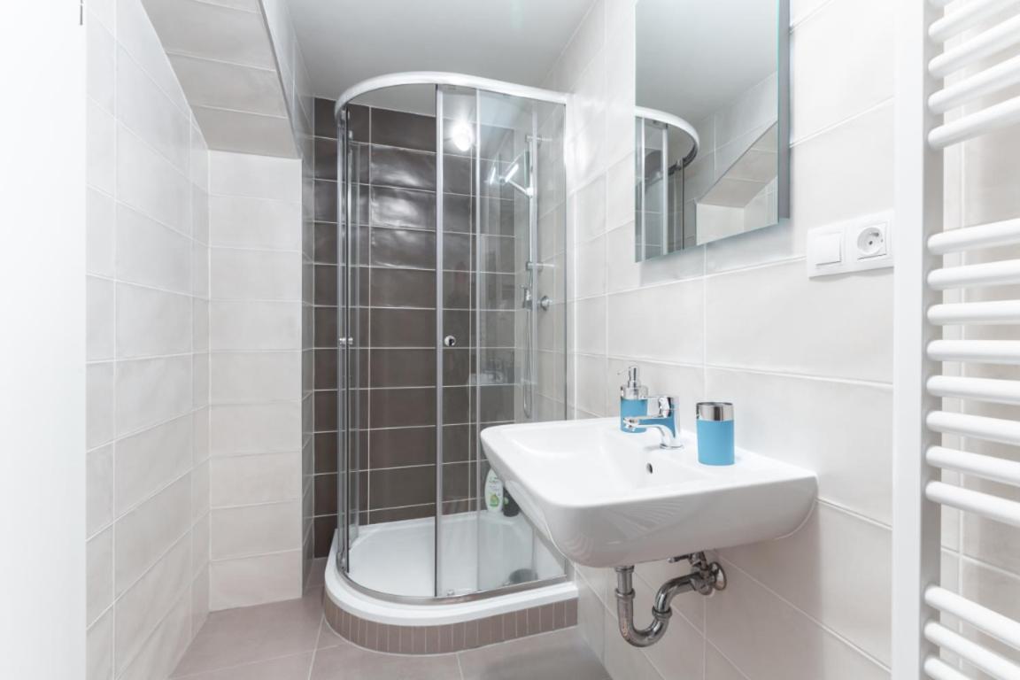 Private Studio By Hosts Daire *